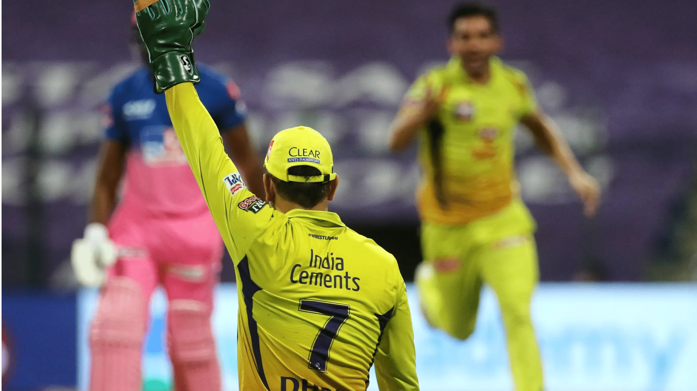 IPL 2020: MS Dhoni’s single-handed catch leaves everyone stunned