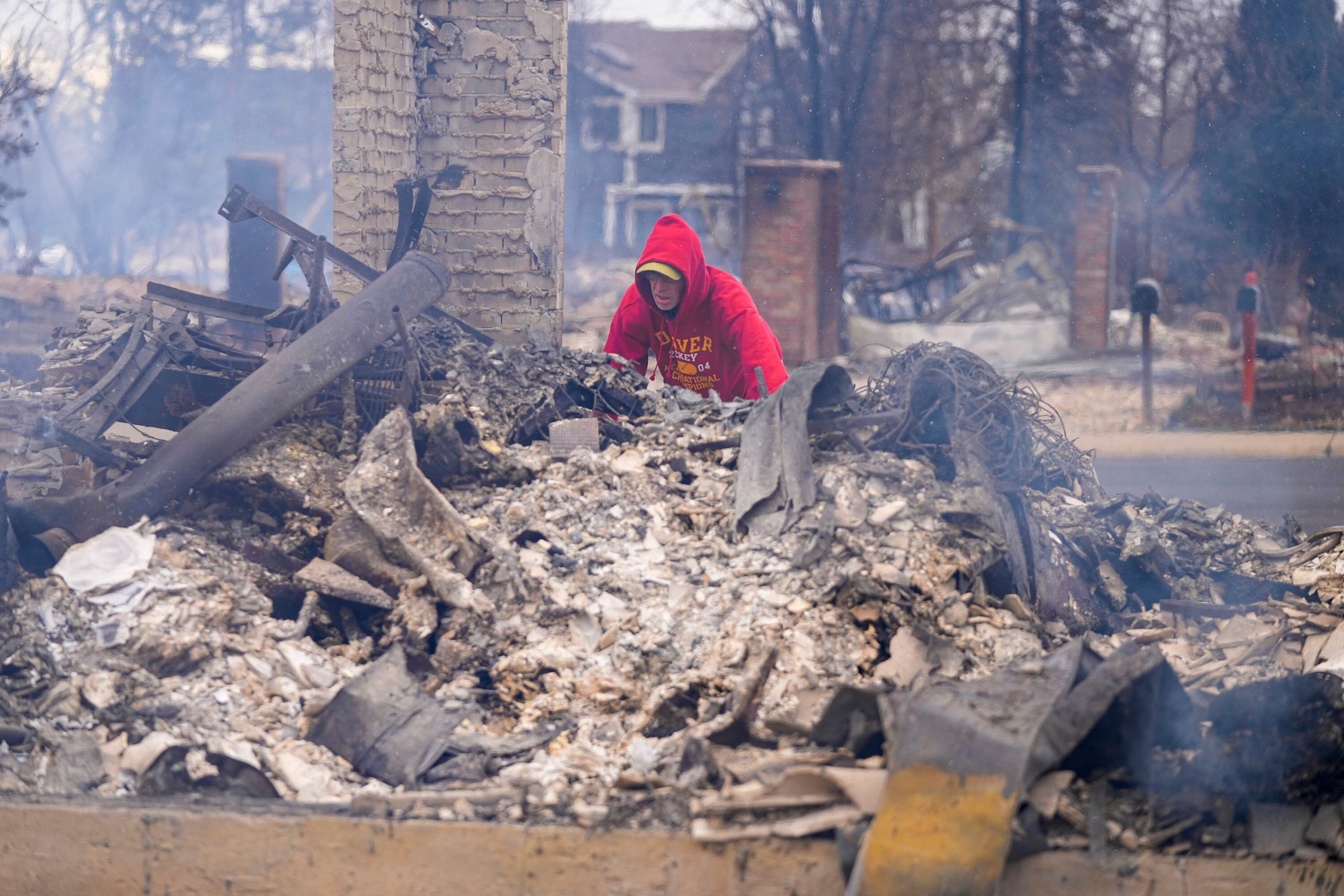 Colorado wildfire destroys at least 500 buildings; President Joe Biden declares disaster