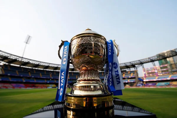 Fans want IPL 2022 cancelled as India sees 90% jump in COVID-19 cases