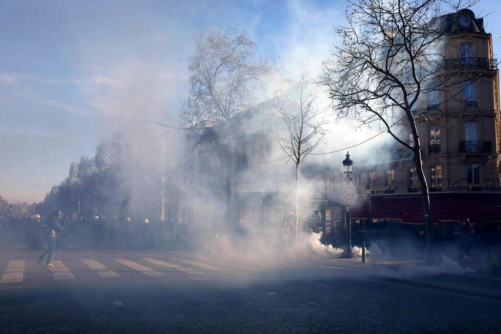 Paris police use tear gas against Freedom Convoy-inspired protestors