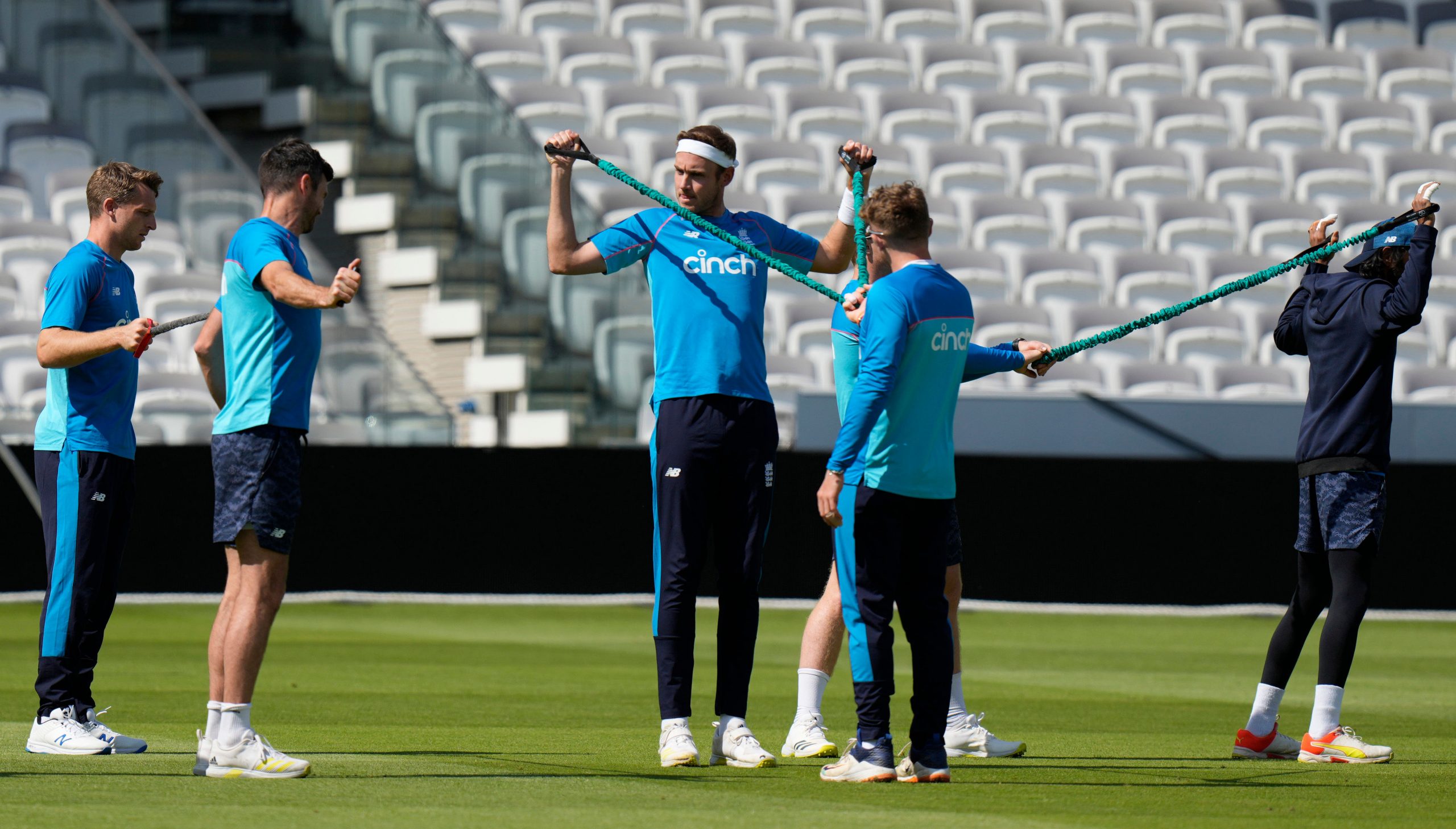 England pacer Stuart Broad suffers injury ahead of 2nd Test against India