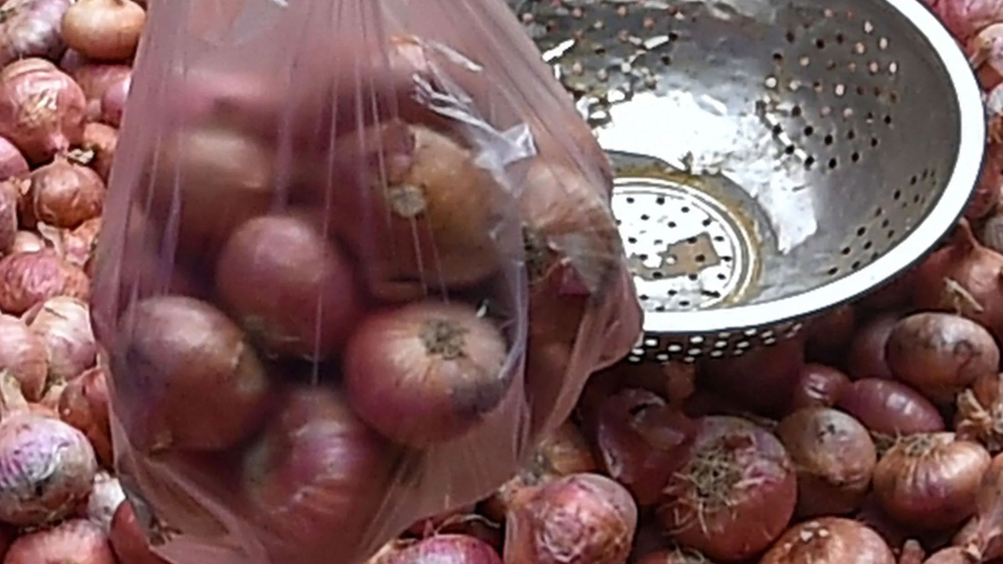 Salmonella outbreak linked to onions imported from Mexico sickens hundreds