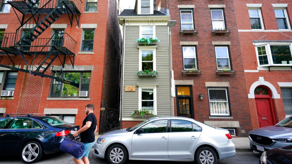 About 10 feet wide, Boston’s famous Skinny House sells for $1.25 million