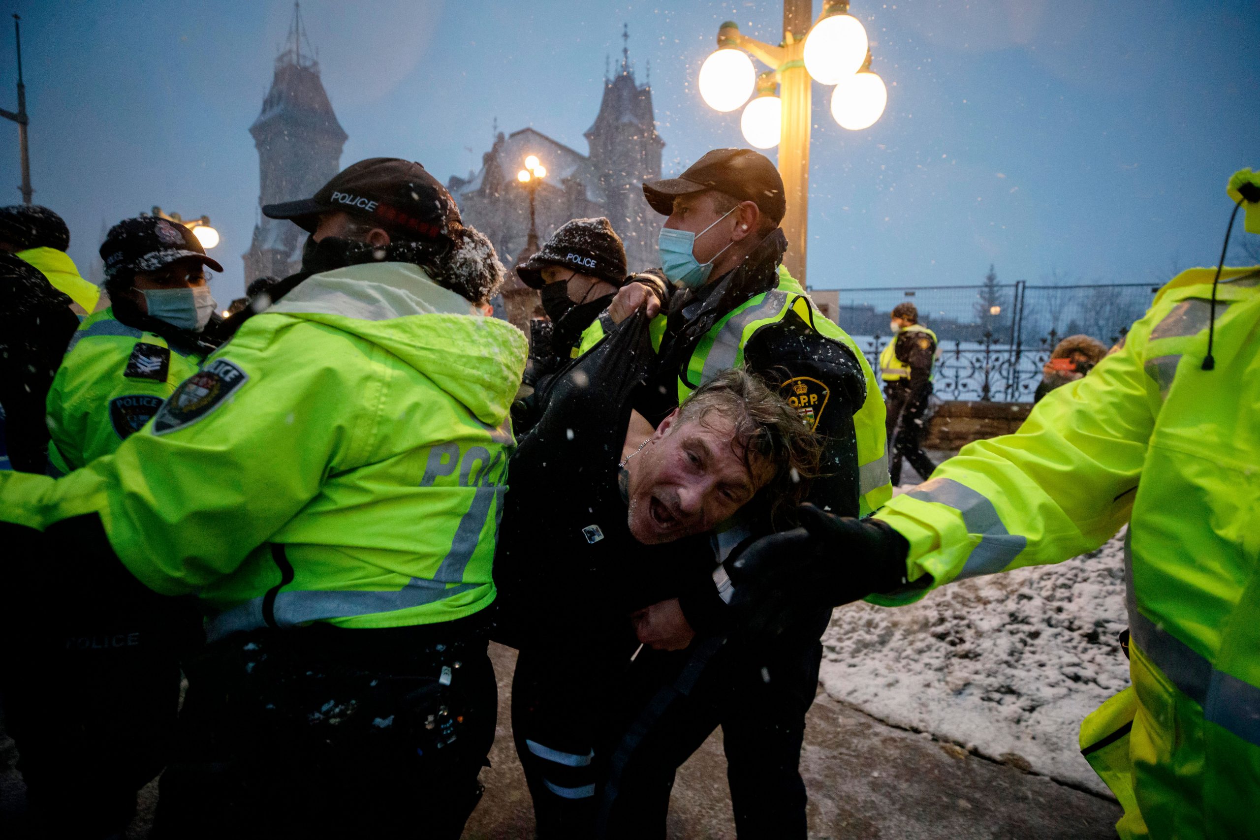 Canada police start arresting protesters in Ottawa