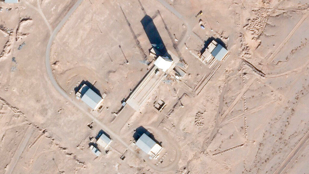Satellite images suggest Iranian space launch coming