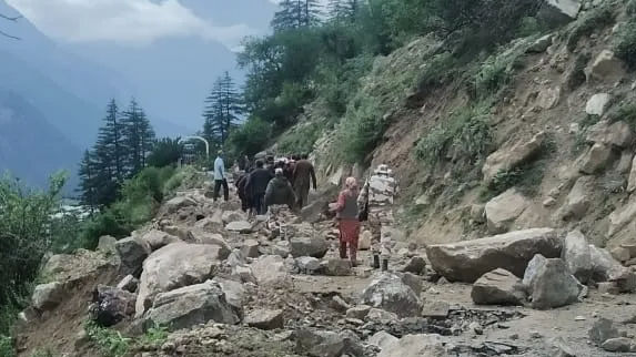 Watch | Car with passengers stuck in Uttarakhand landslide, rescue video viral