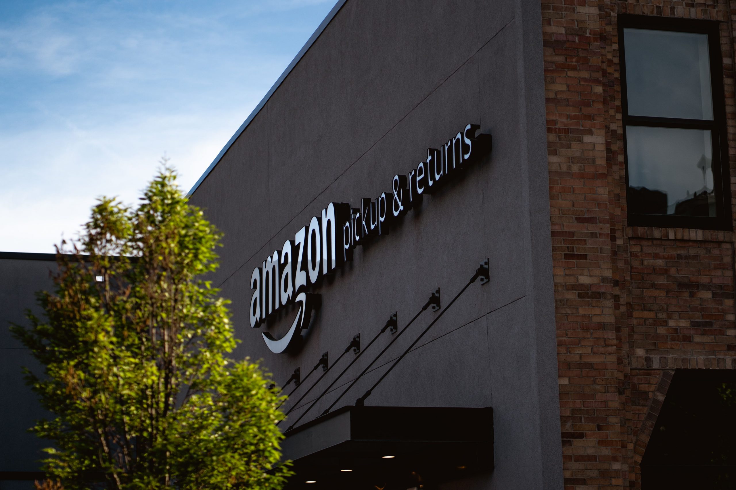 E-commerce giant Amazon to create 7,000 permanent jobs in UK