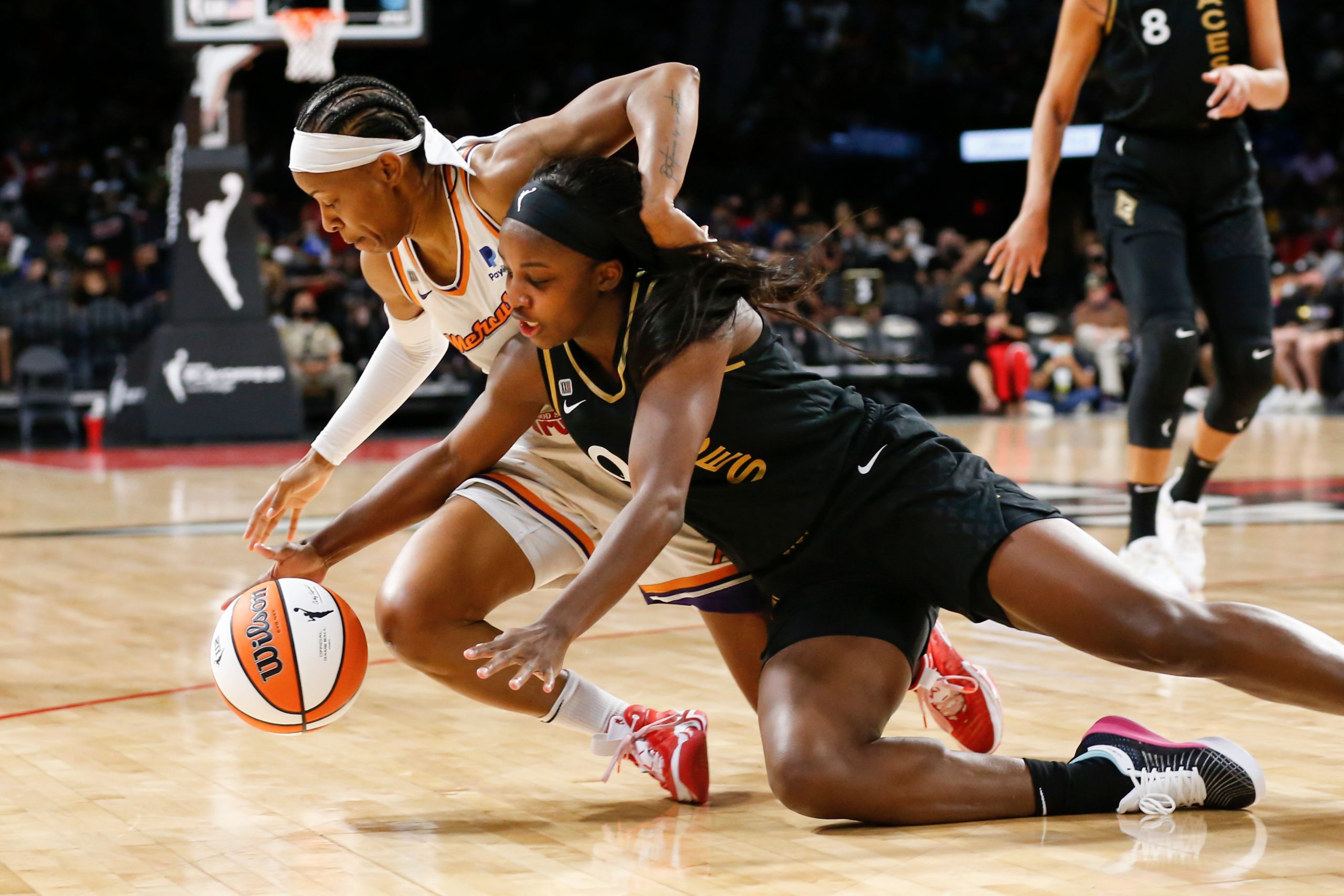 WNBA final: Chicago Sky beat Phoenix Mercury to clinch game 1