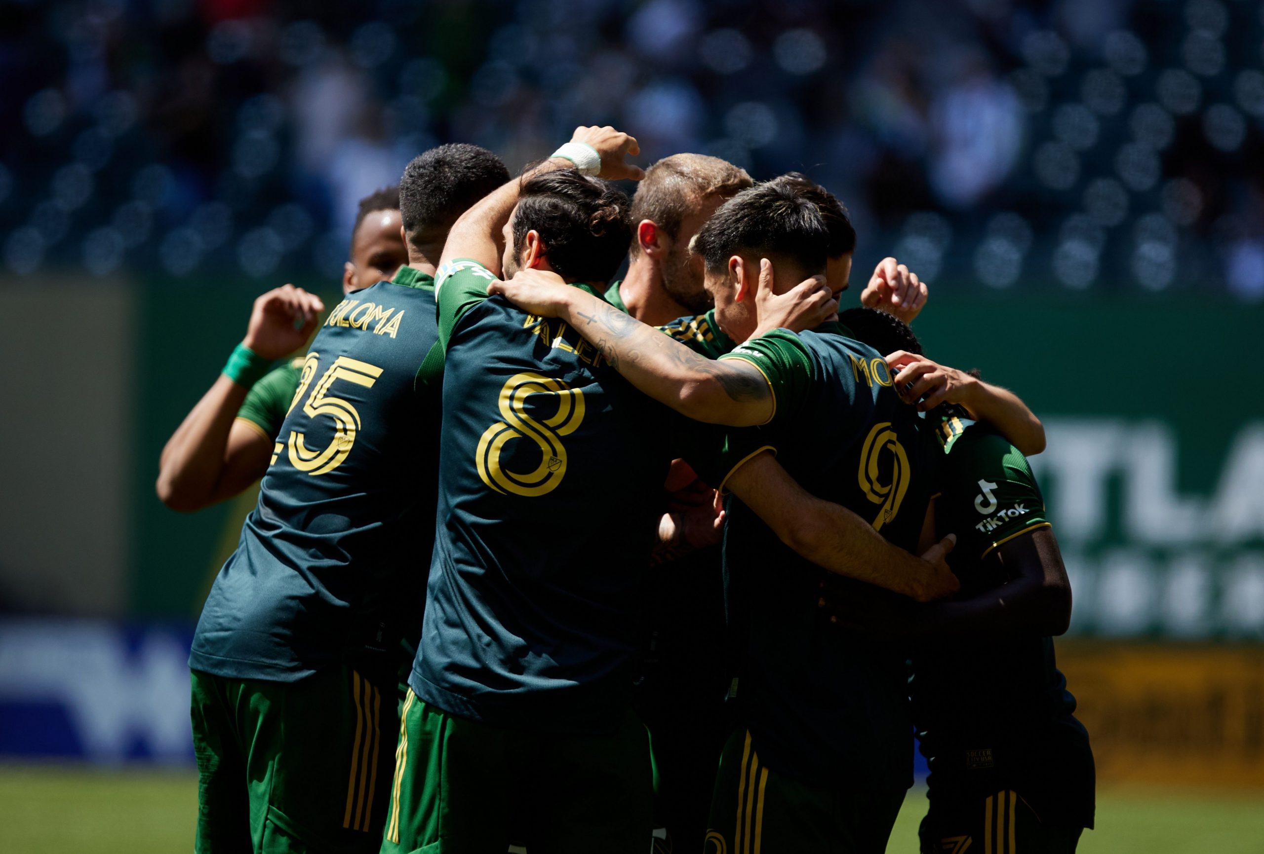MLS: Portland Timbers crush ten-man Los Angeles Galaxy
