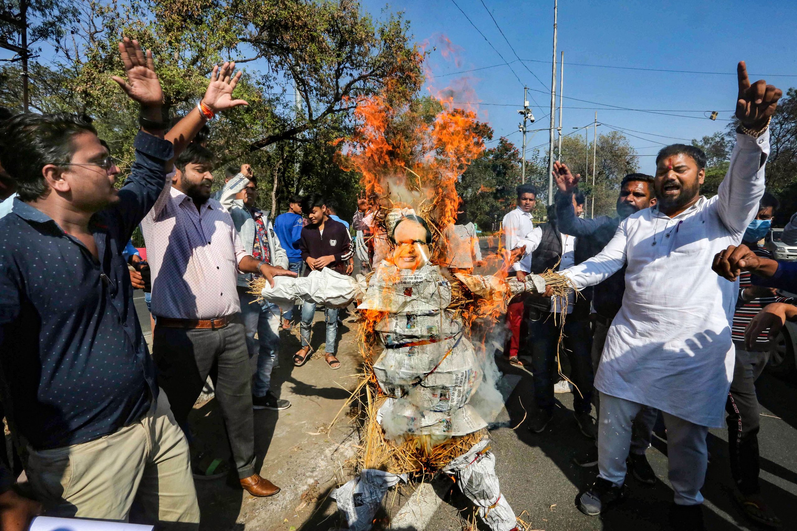 Congress workers create ruckus, burn effigies of leaders as party fails to win a single civic seat in Surat