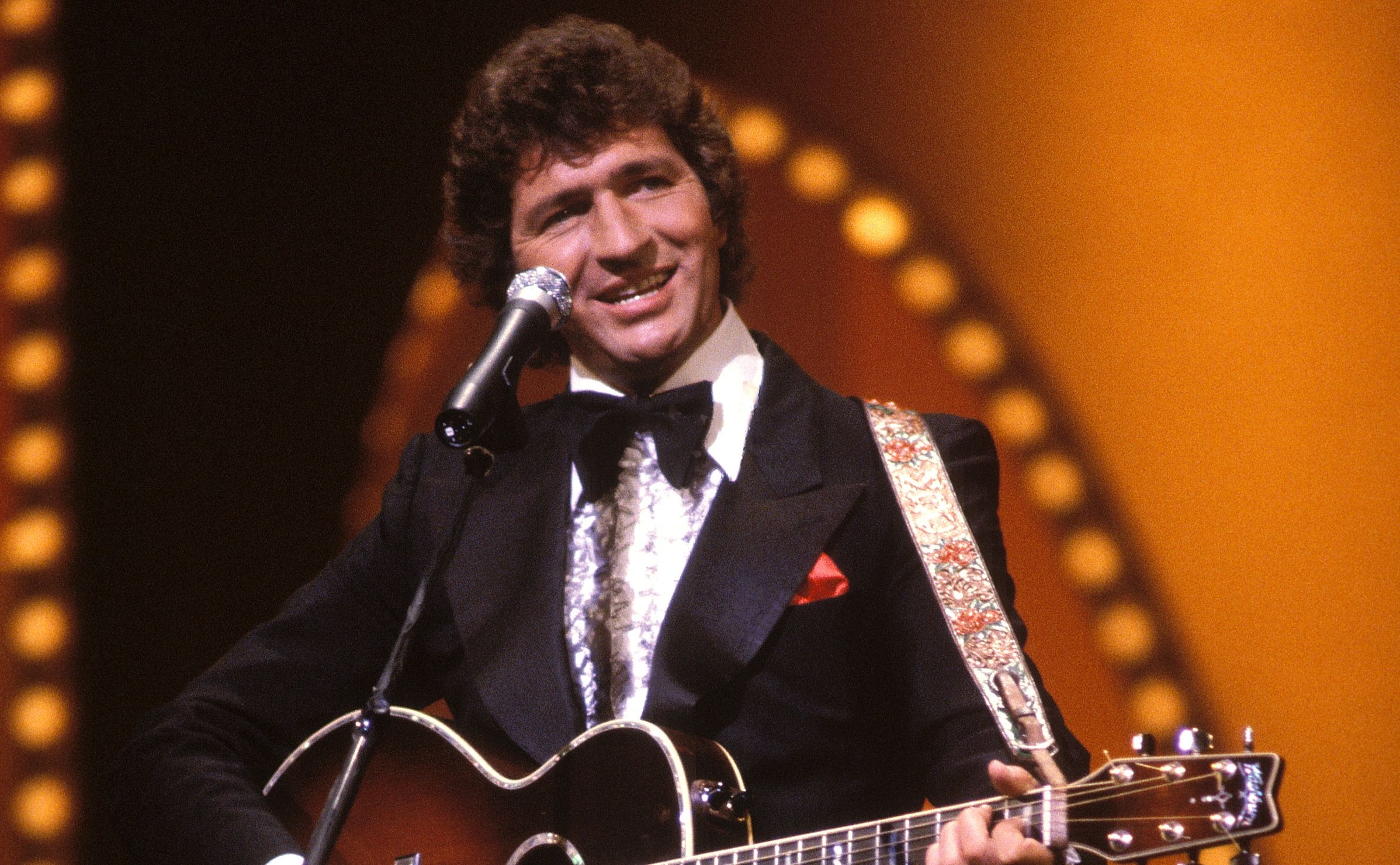 Country singer and writer of ‘In the Ghetto’ Mac Davis dies at 78