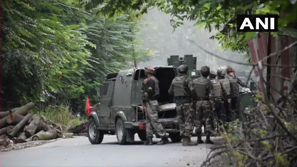 One policeman killed, terrorist shot dead in Srinagar