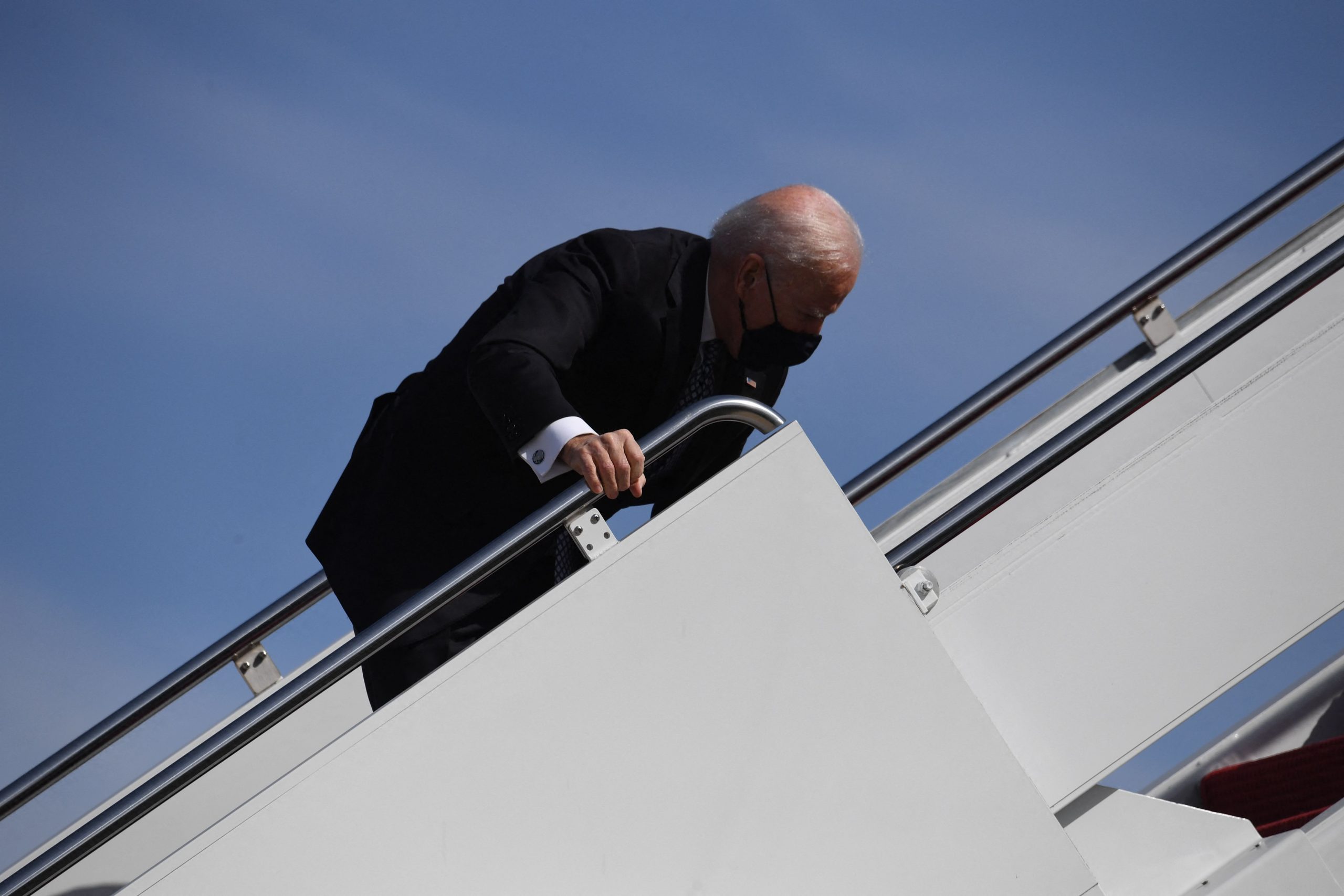 Twitter reacts to President Biden falling on steps while boarding Air Force One