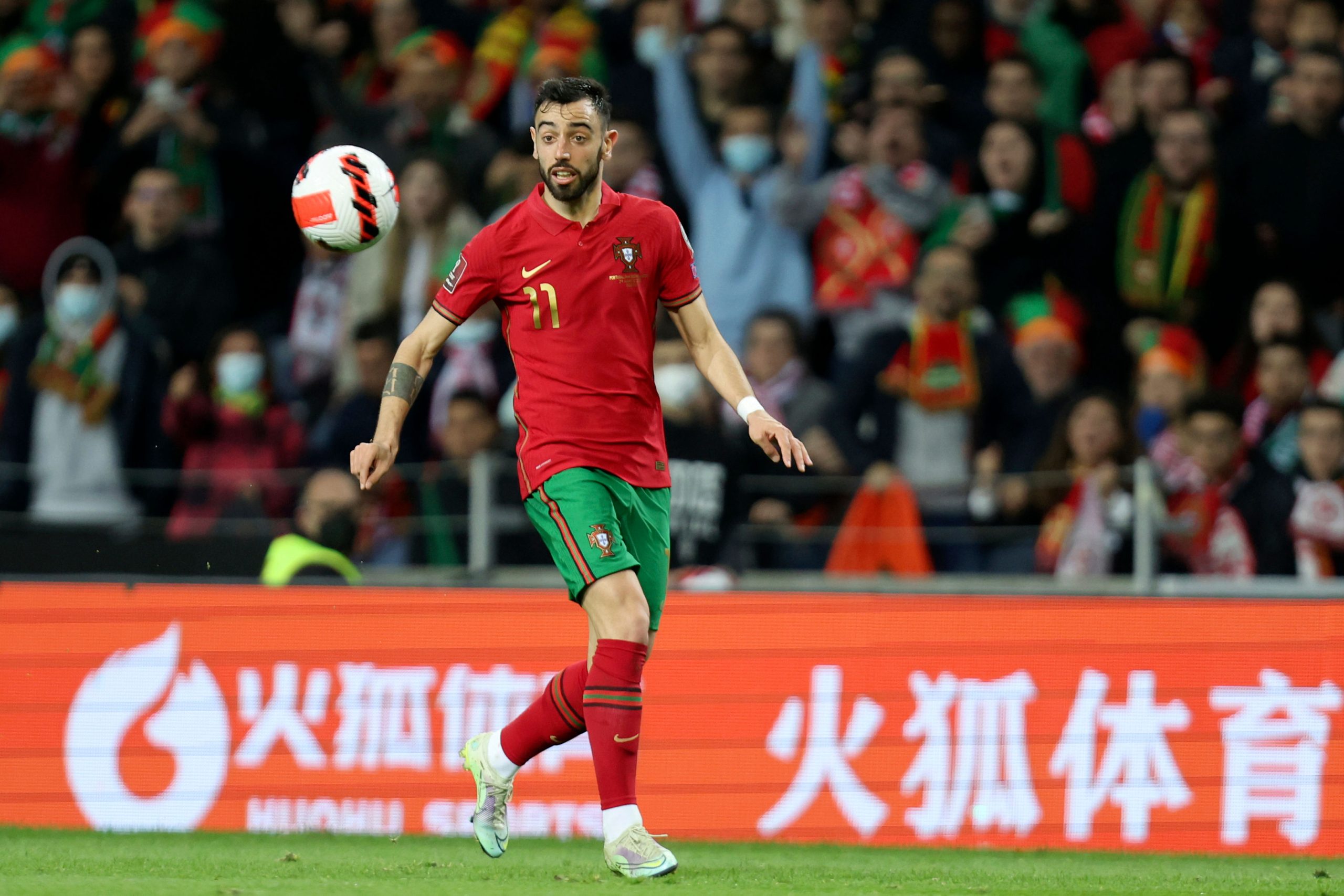 Bruno Fernandes signs new long-term Manchester United deal