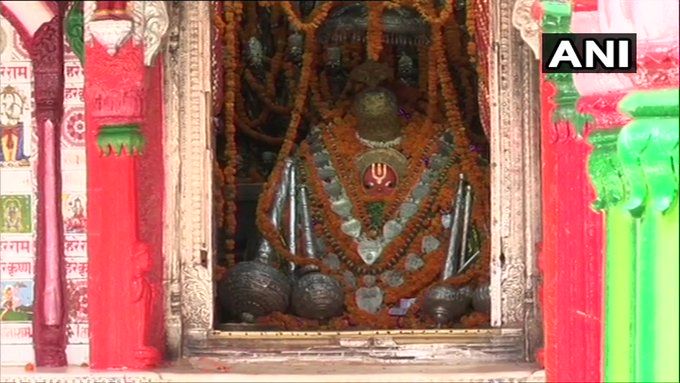 PM Modi gifted silver crown at Hanumangarhi temple in Ayodhya