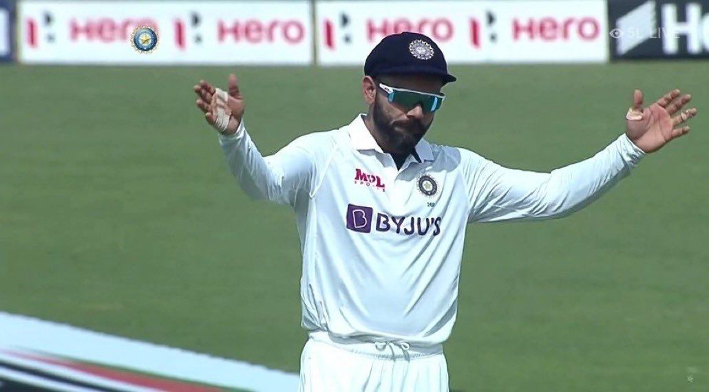 Watch: Virat Kohli engages crowd to cheer for Team India in Mohali Test