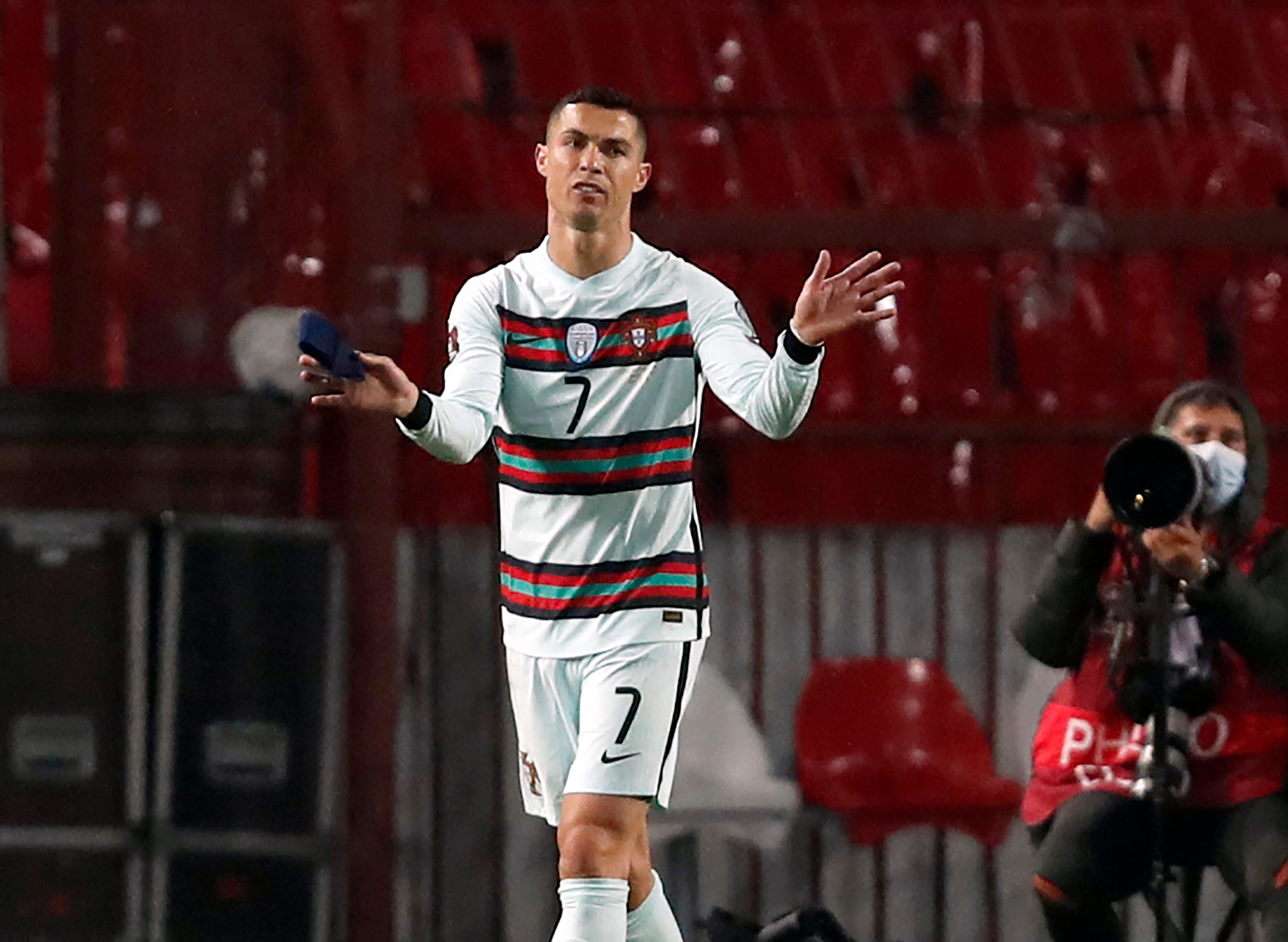 Did Cristiano Ronaldo spill Coca-Cola shares? Maybe not