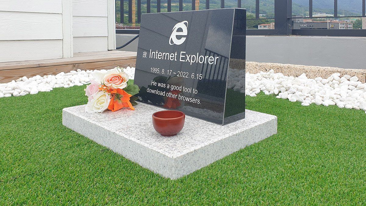 In loving memory of..: South Korean grave bids farewell to Internet Explorer