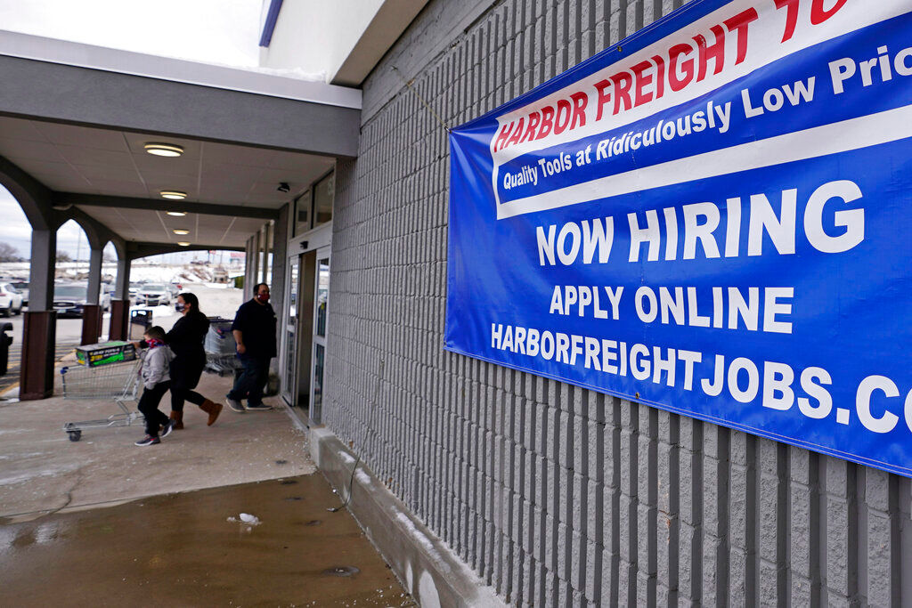 US employers add 194,000 jobs as COVID pandemic maintains grip on economy