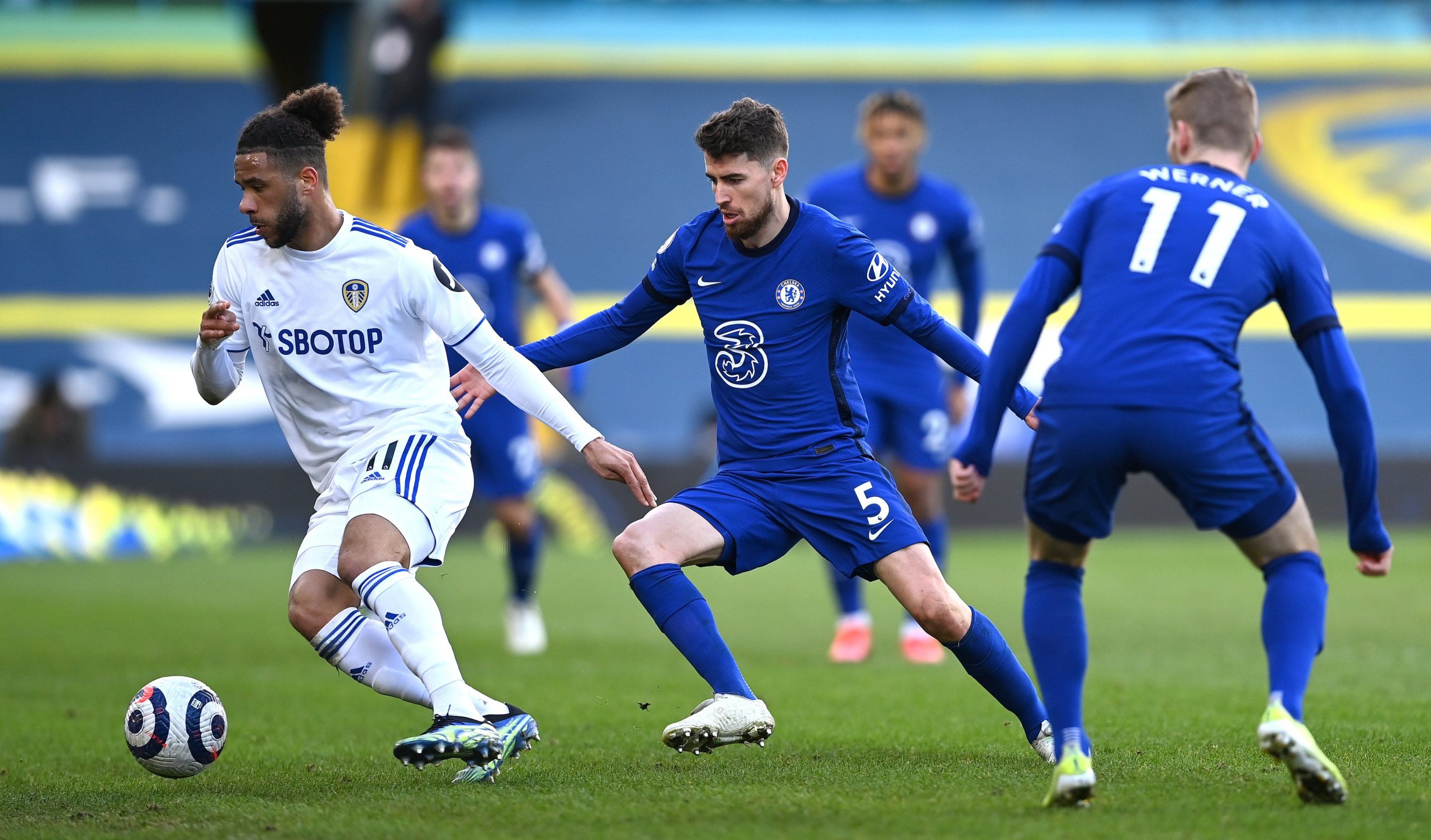 Race for top-four wide open as Chelsea, Everton stumble in Premier League
