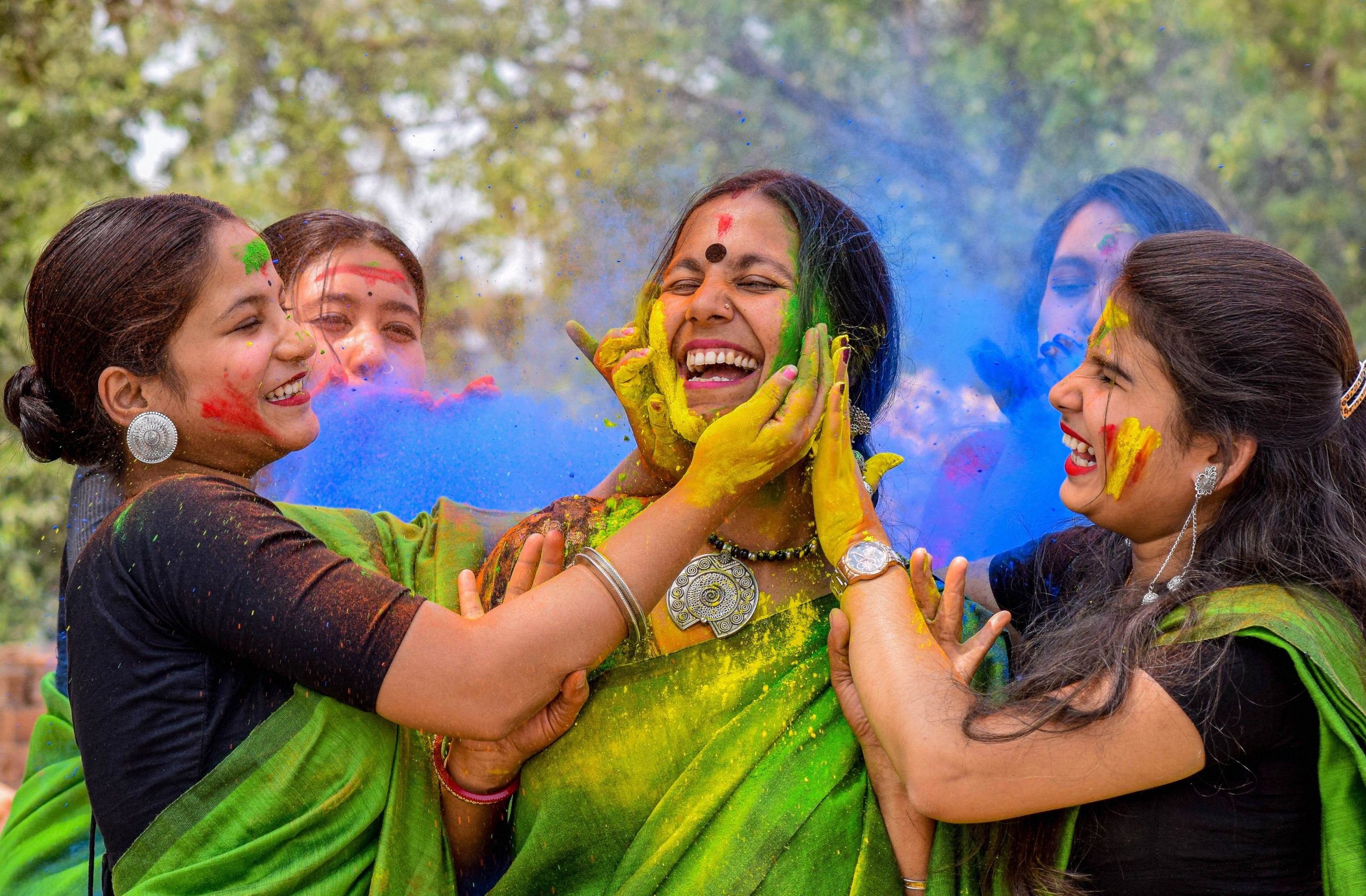 Try these pre and post-Holi skincare tips for a carefree festival