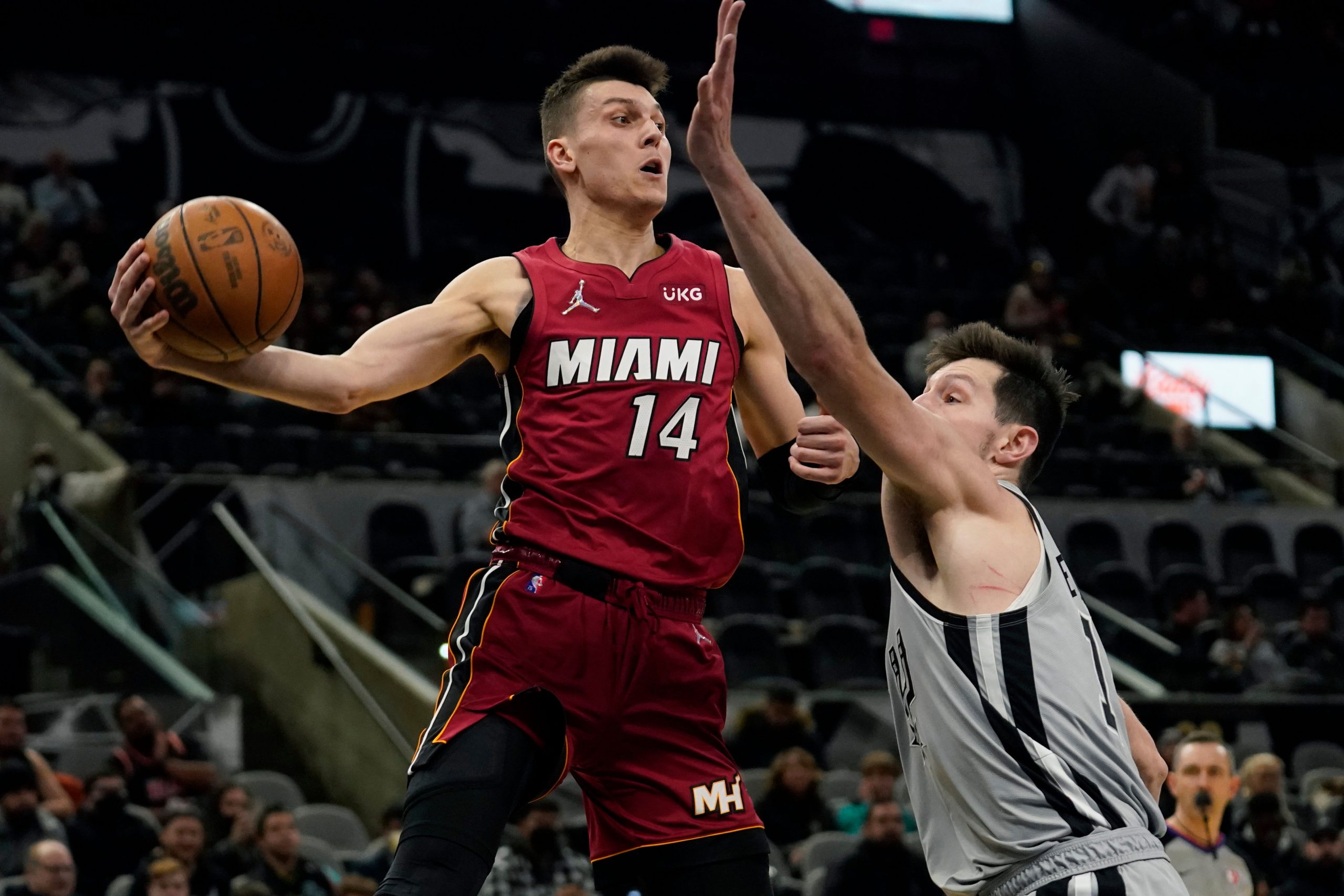 NBA: Tyler Herro, Miami Heat dominate short-handed San Antonio Spurs 112-95 to end skid