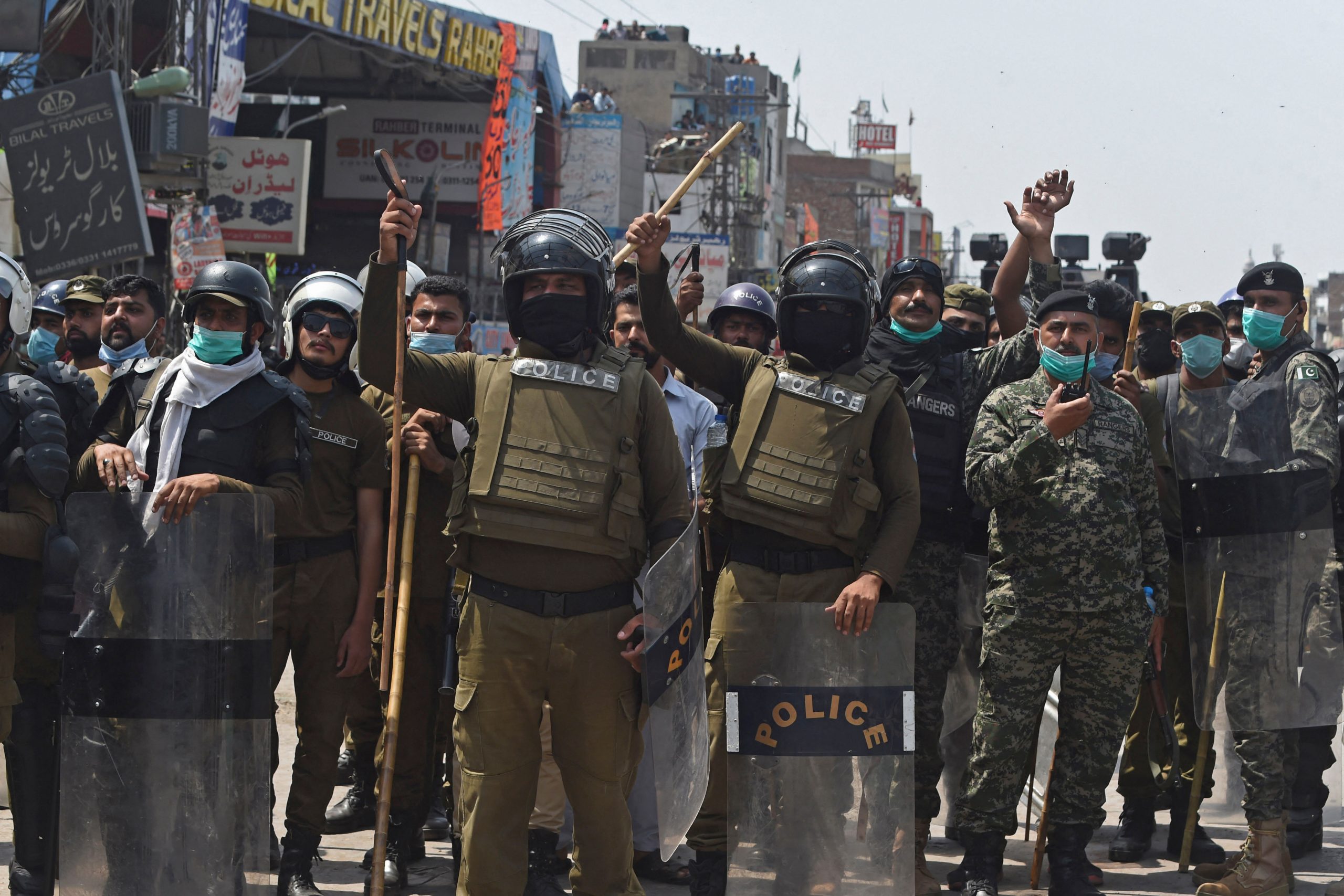 Radical Pakistan party releases 11 police hostages after anti-France protests
