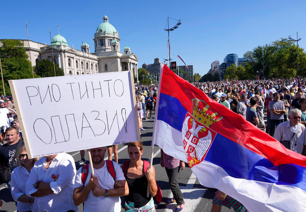 Serbians protest, block roads over environmental issues