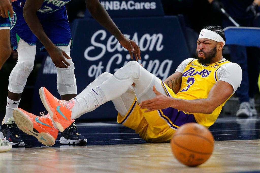 Los Angeles Lakers’ Anthony Davis out at least 4 weeks for sprained knee
