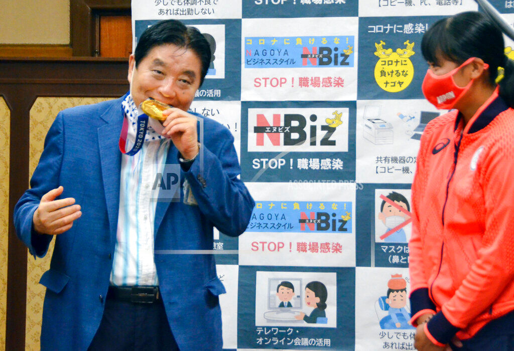 Japan mayor apologises for biting athlete’s gold medal