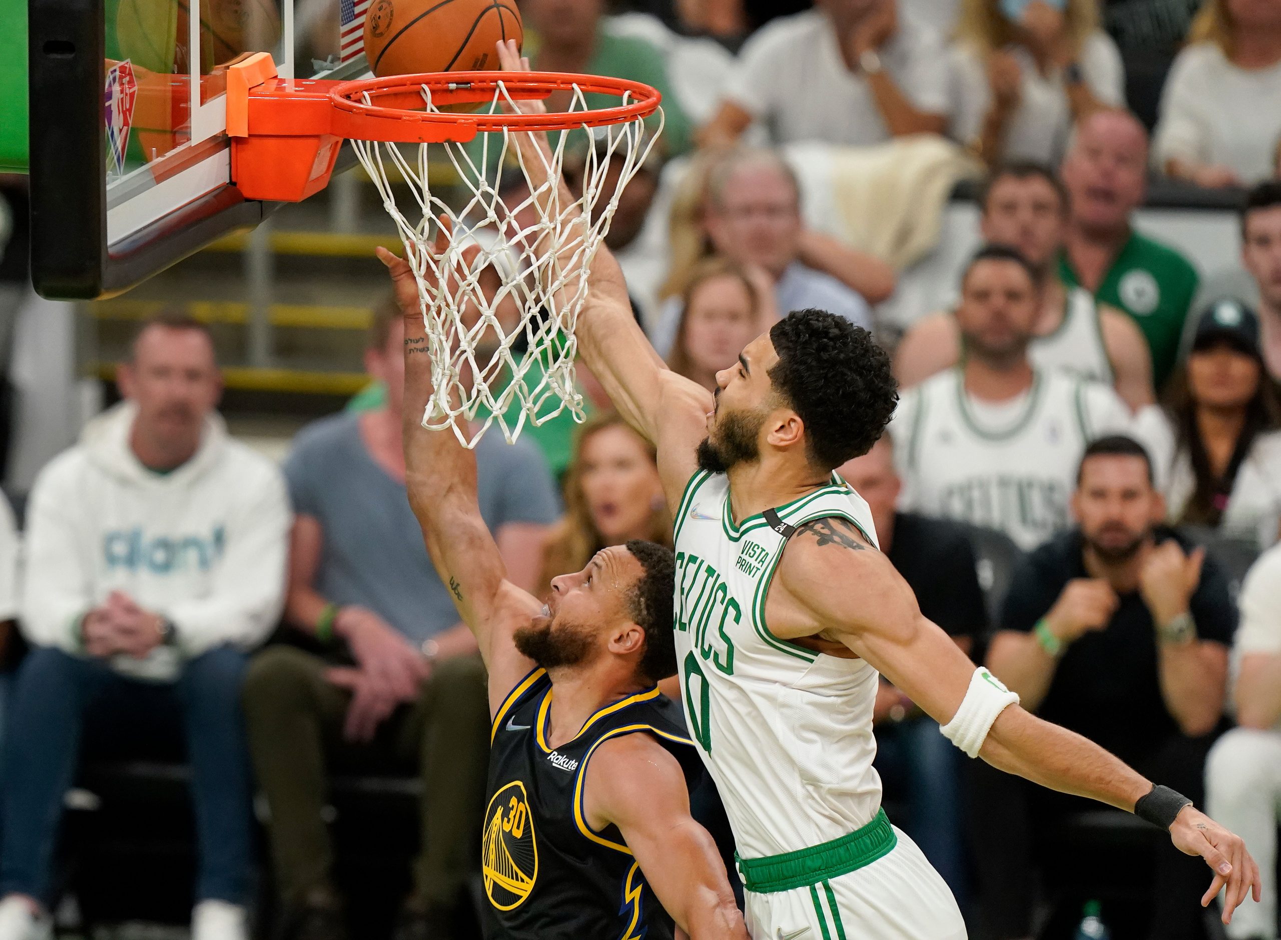 NBA finals: Stephen Curry scores 43 to beat Boston Celtics, Warriors tie with 2-2