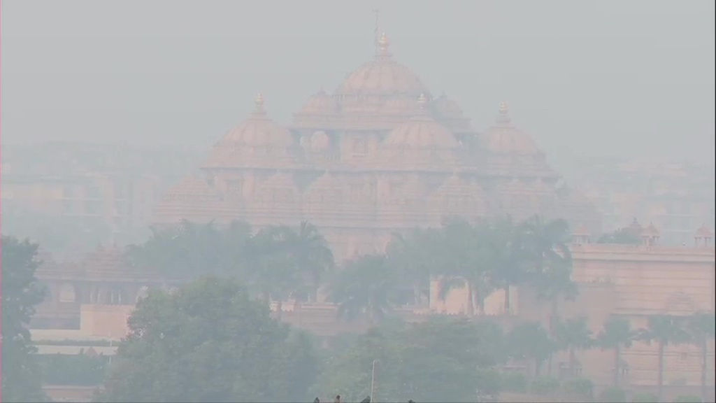 Delhi’s air quality turns ‘severe’, AQI crosses 400 at Anand Vihar