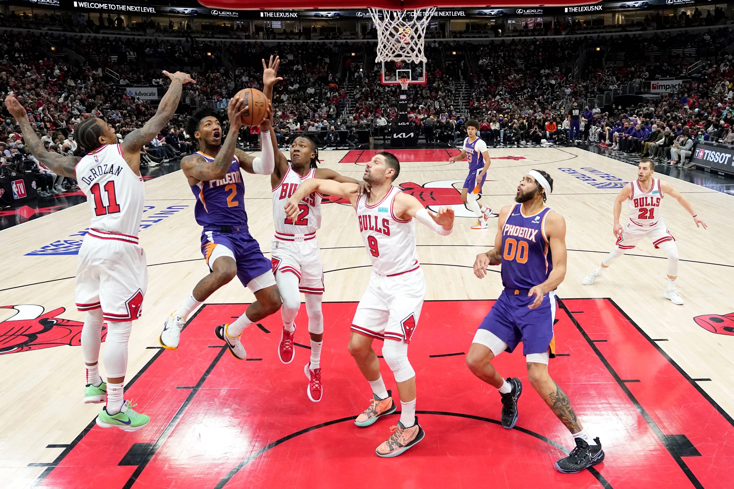 NBA: Devin Booker scores 38, NBA-best Phoenix Suns hang on, beat Chicago Bulls 127-124