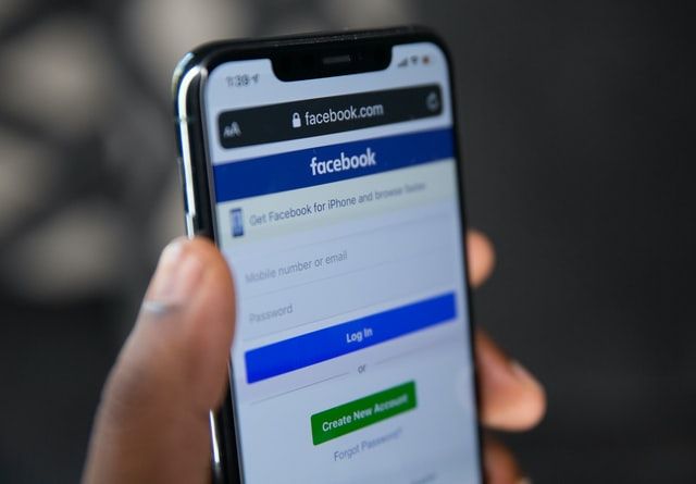 Facebook tests ‘dark mode’ for iOS; here’s how to enable it
