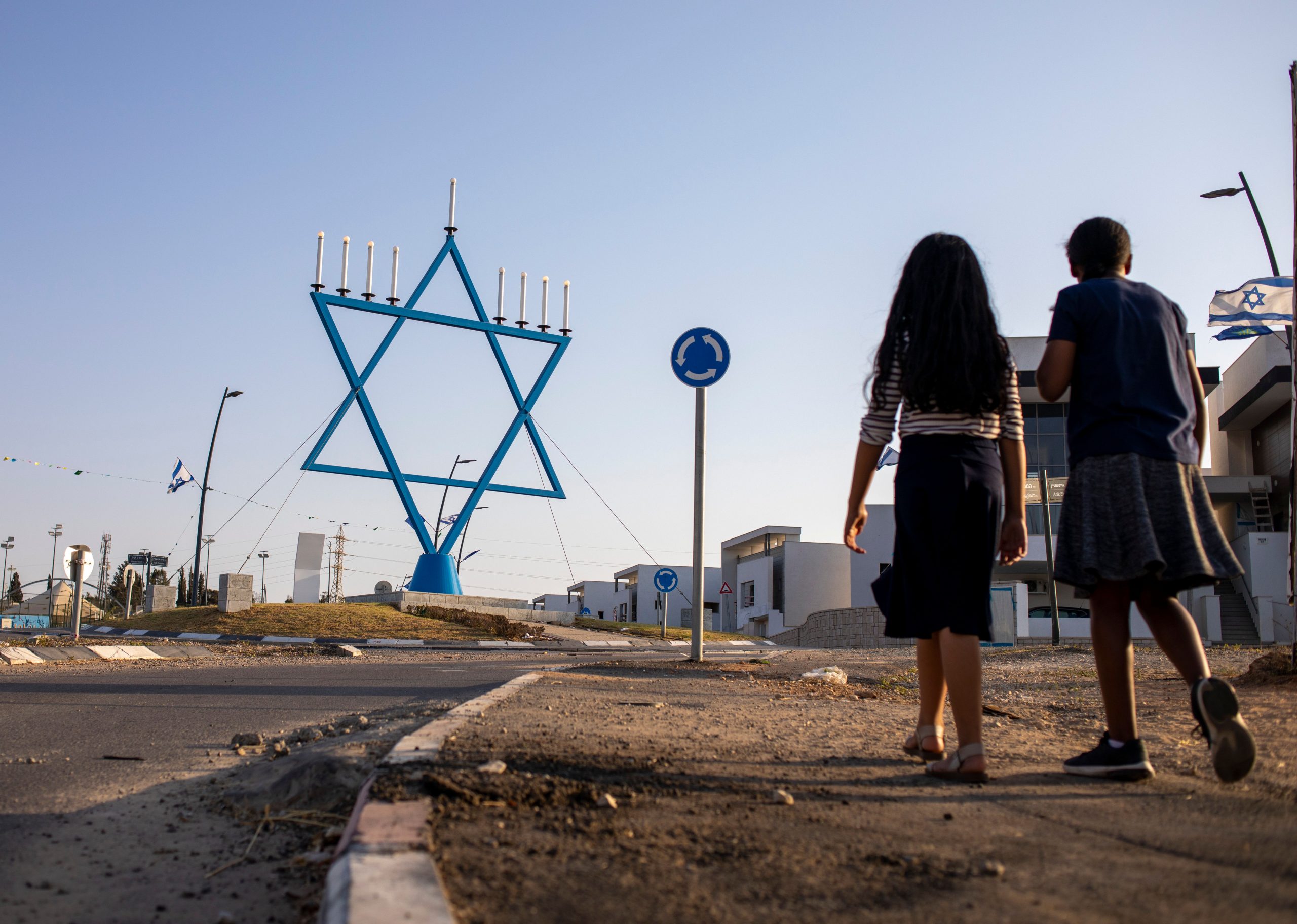 Despite calm, Israeli town copes with scars of rocket fire