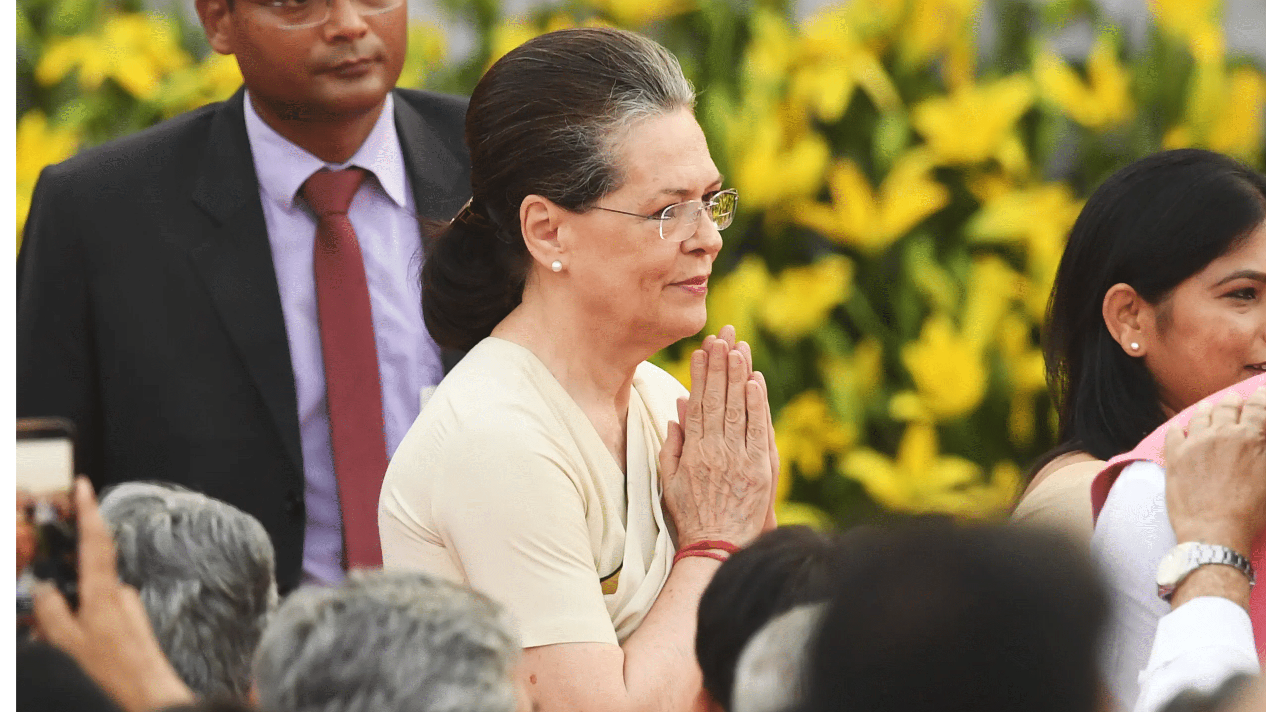 Crisis averted, Sonia Gandhi signals bygones are bygones