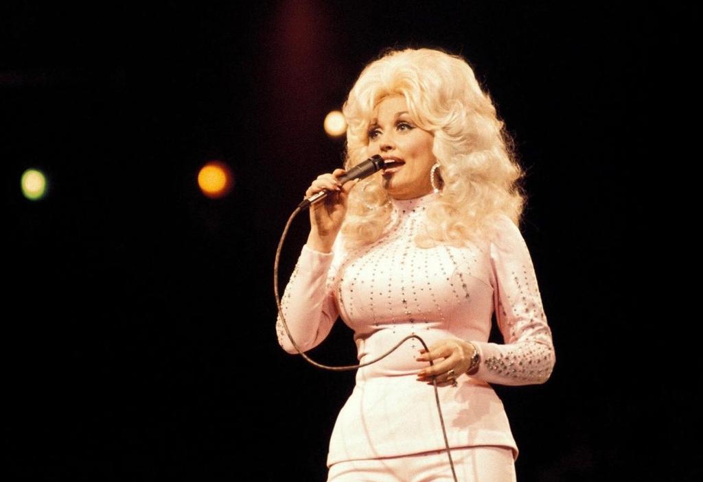 Jeff Bezos gives $100 million to singer Dolly Patron for charity