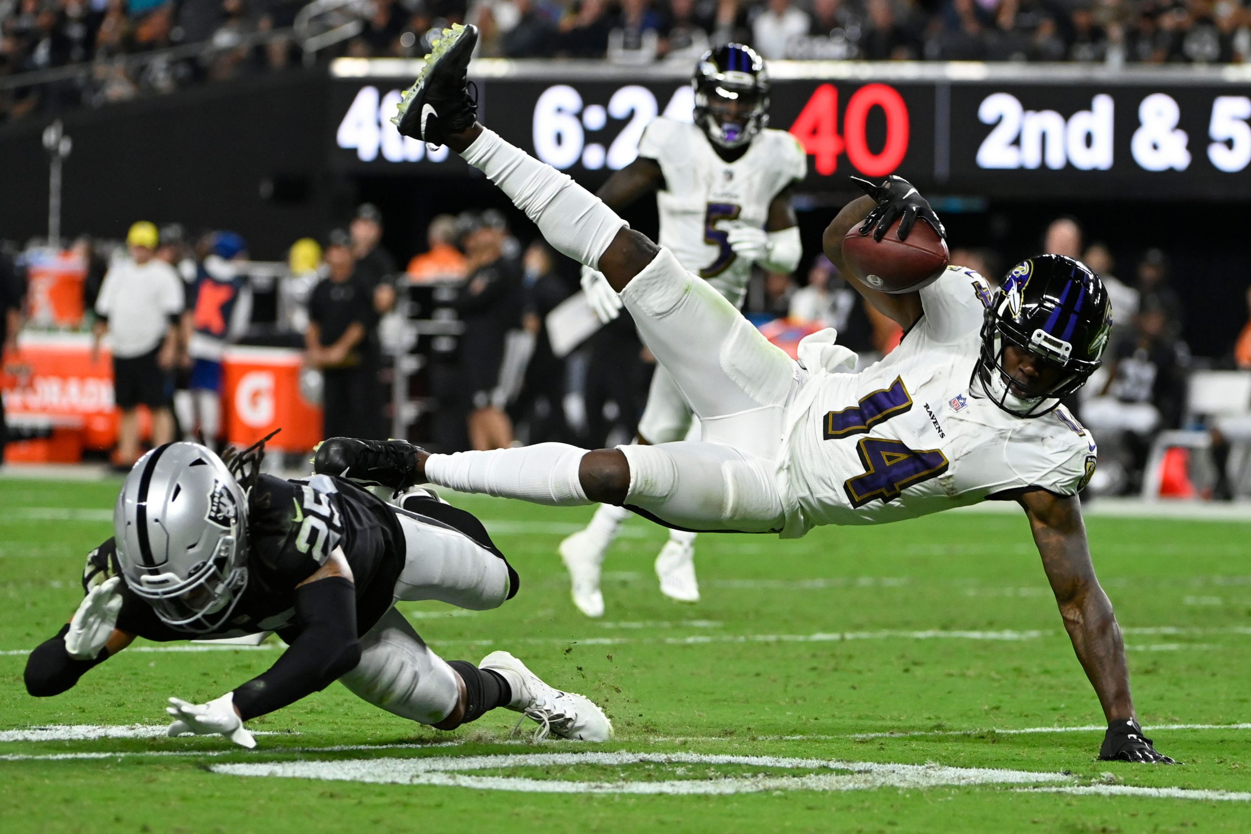 Carr’s TD pass caps Raiders rally past Ravens 33-27 in OT