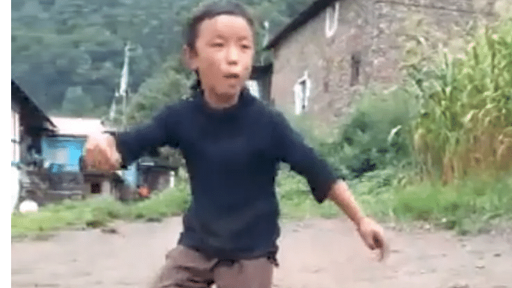 Little boy raps ‘Apna Time Aayega’, leaves the internet gushing
