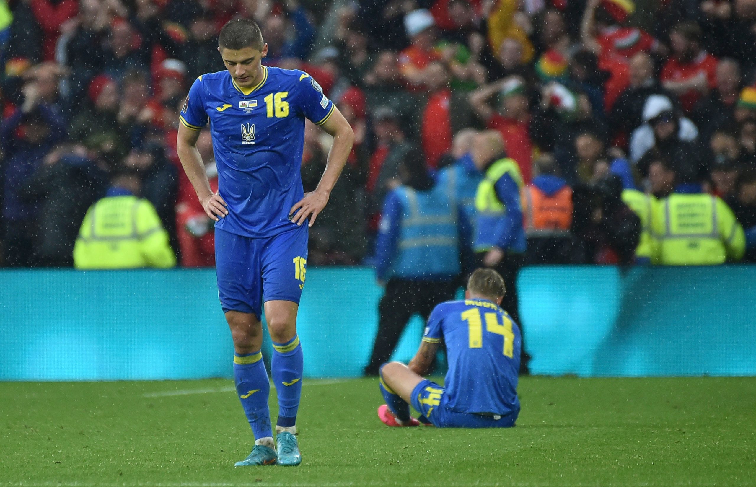 War-torn Ukraine lose 1-0 to Wales, who head to first World Cup in 64 years