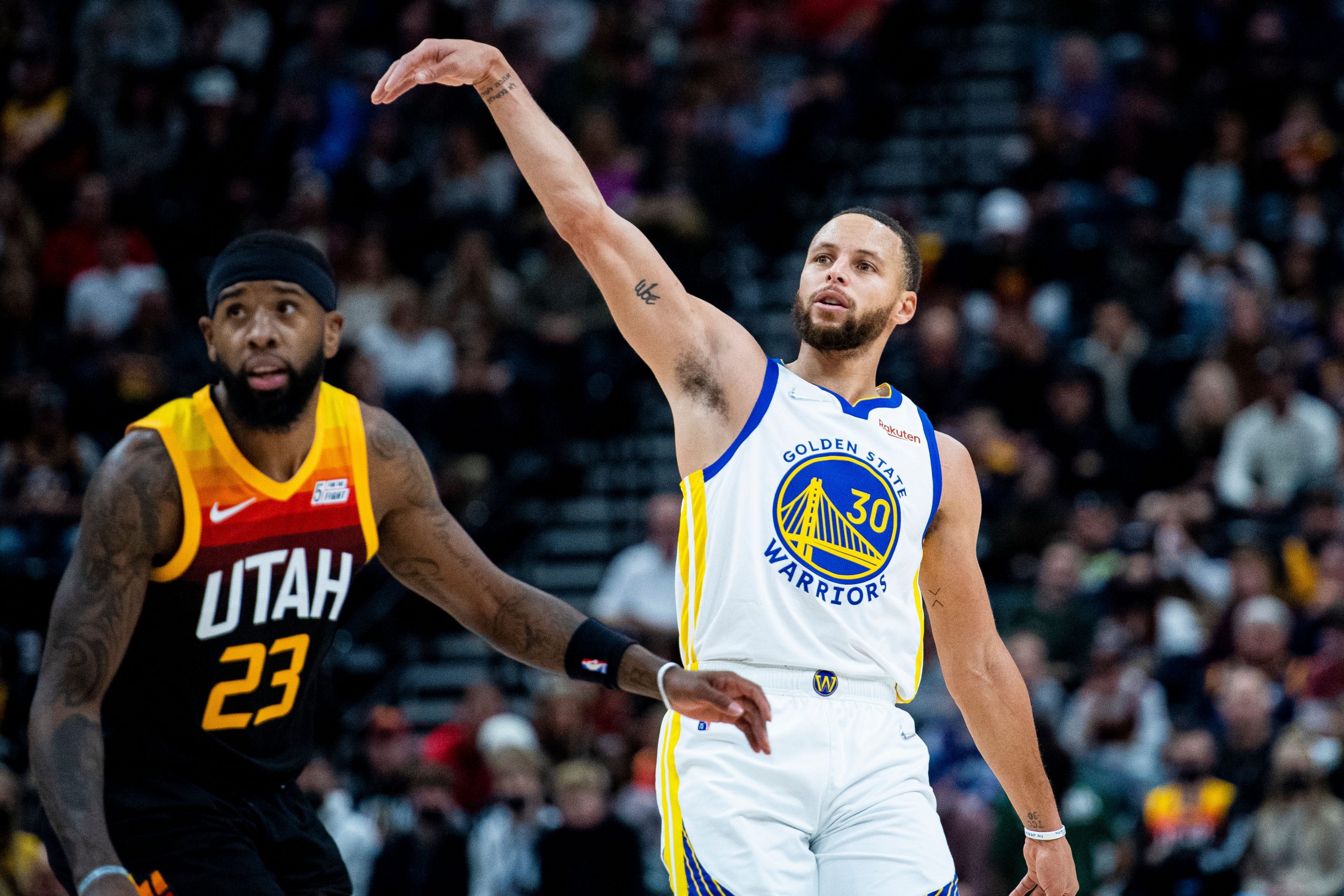 NBA: Curry breaks own 3-pointer record in Warriors 123-116 win over Jazz