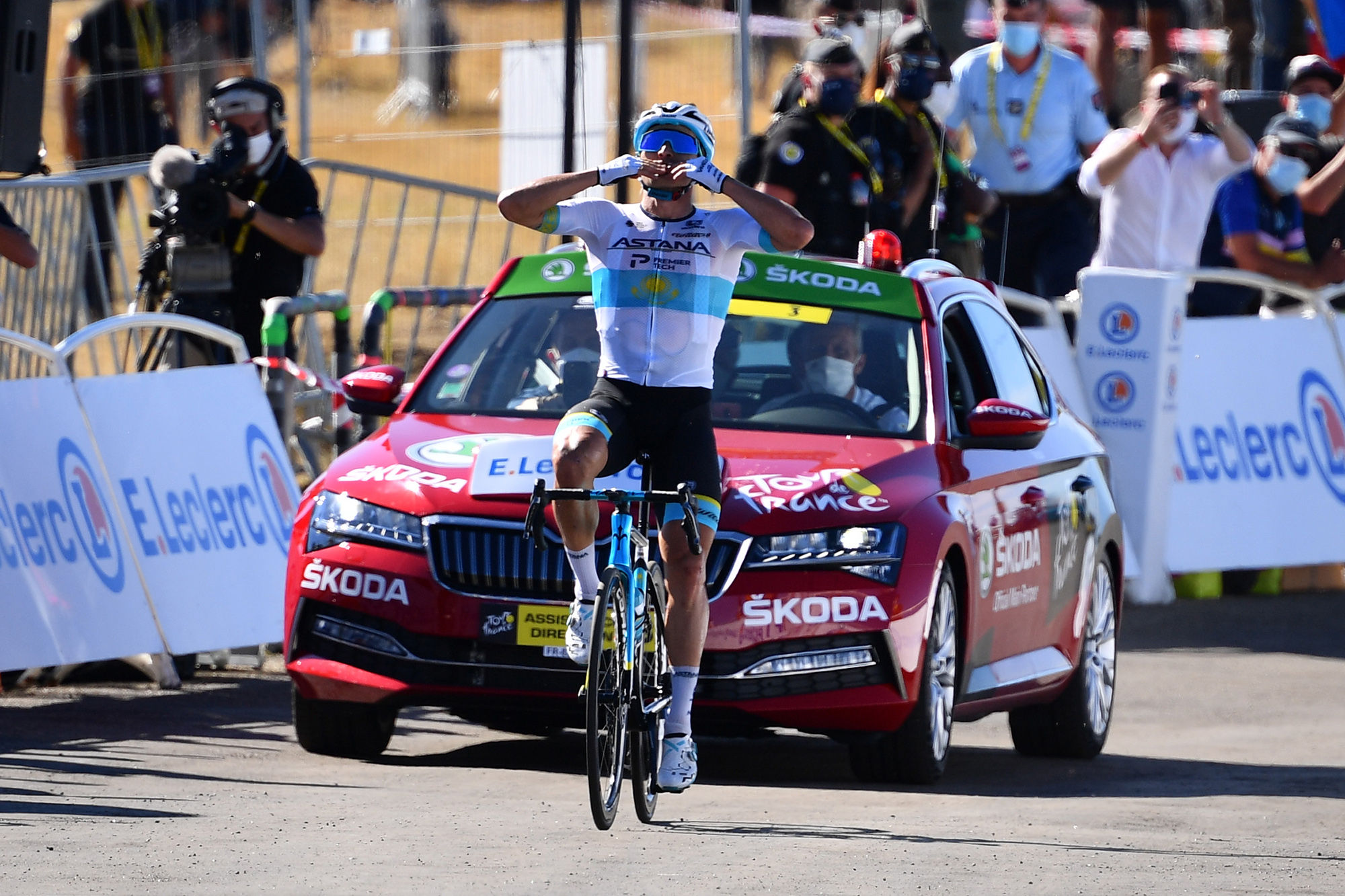 Adam Yates keeps Tour de France lead as Alexey Lutsenko wins impressive stage