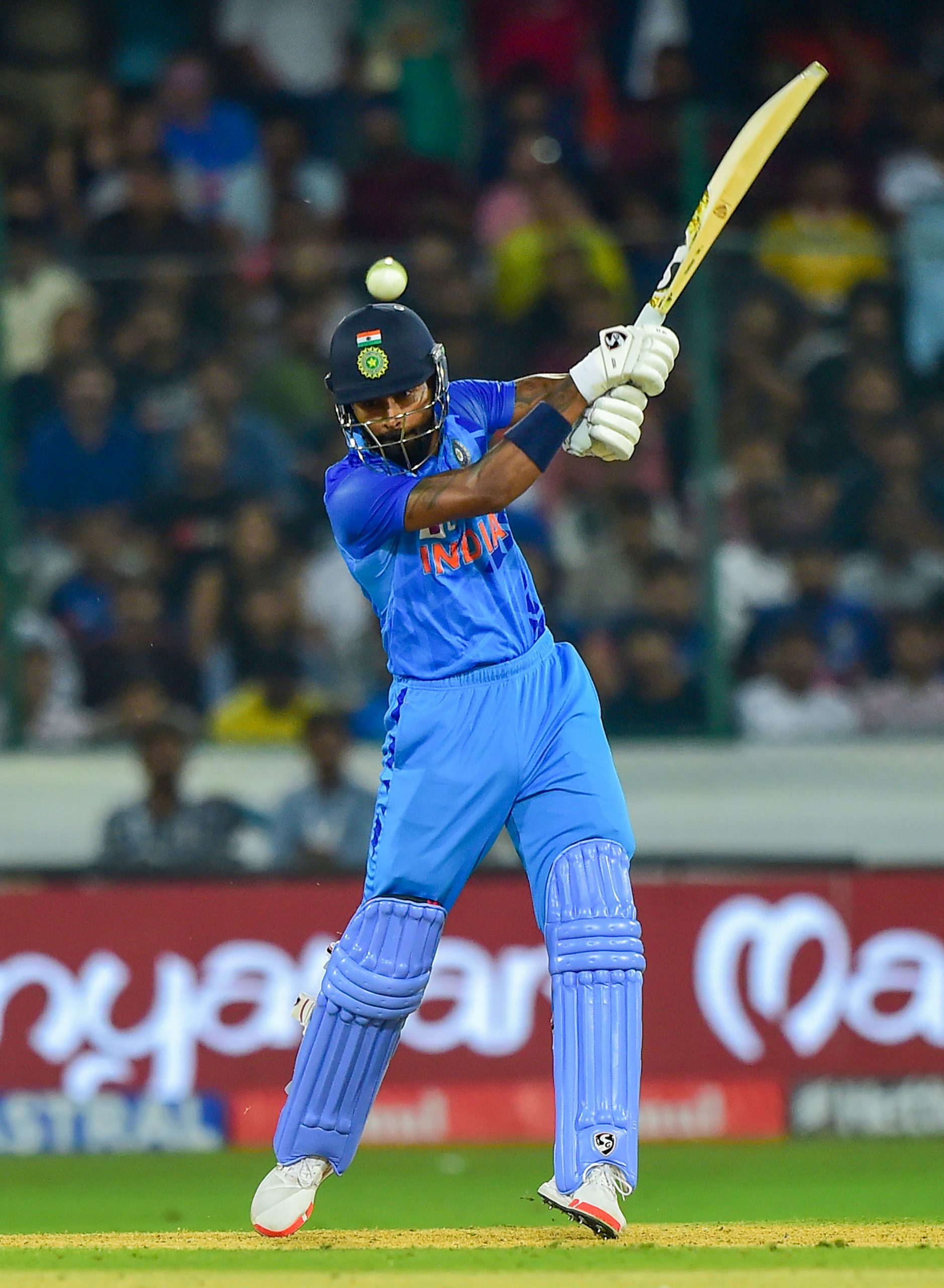 Hardik Pandya, Virat Kohli urge crowd to keep cheering for India in T20