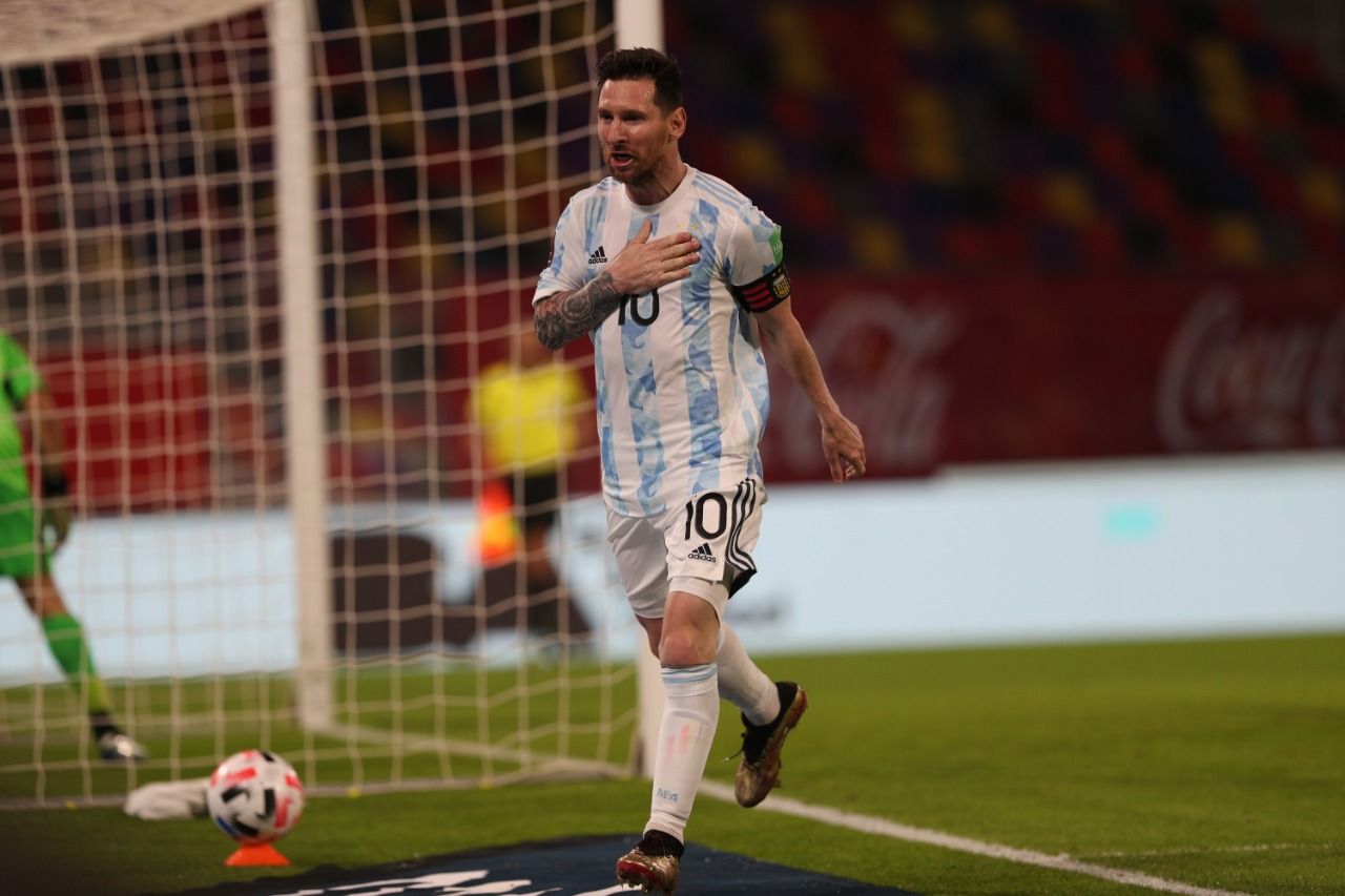 Lionel Messi scores but Chile hold Argentina in World Cup qualifier