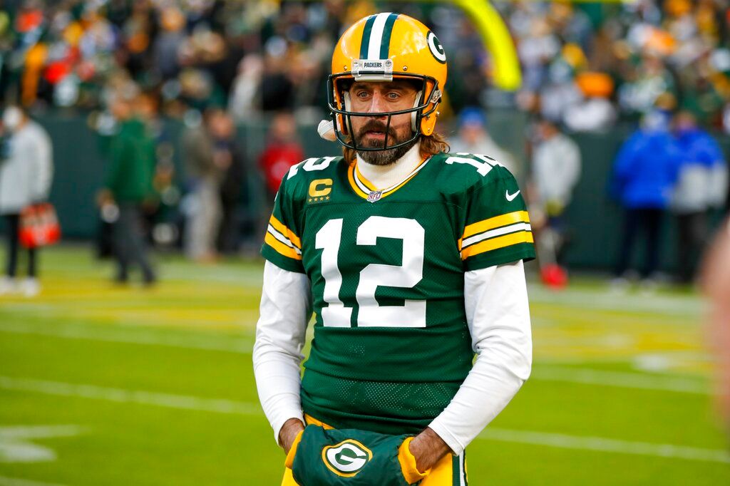 Aaron Rodgers injured vs Detroit Lions? Green Bay Packers quarterback spotted struggling with finger on SNF