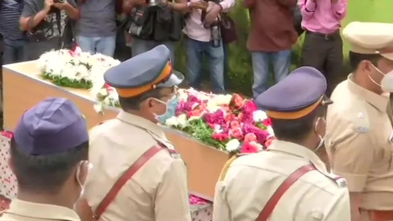 Captain Deepak Sathe cremated; Maharashtra govt accords state funeral