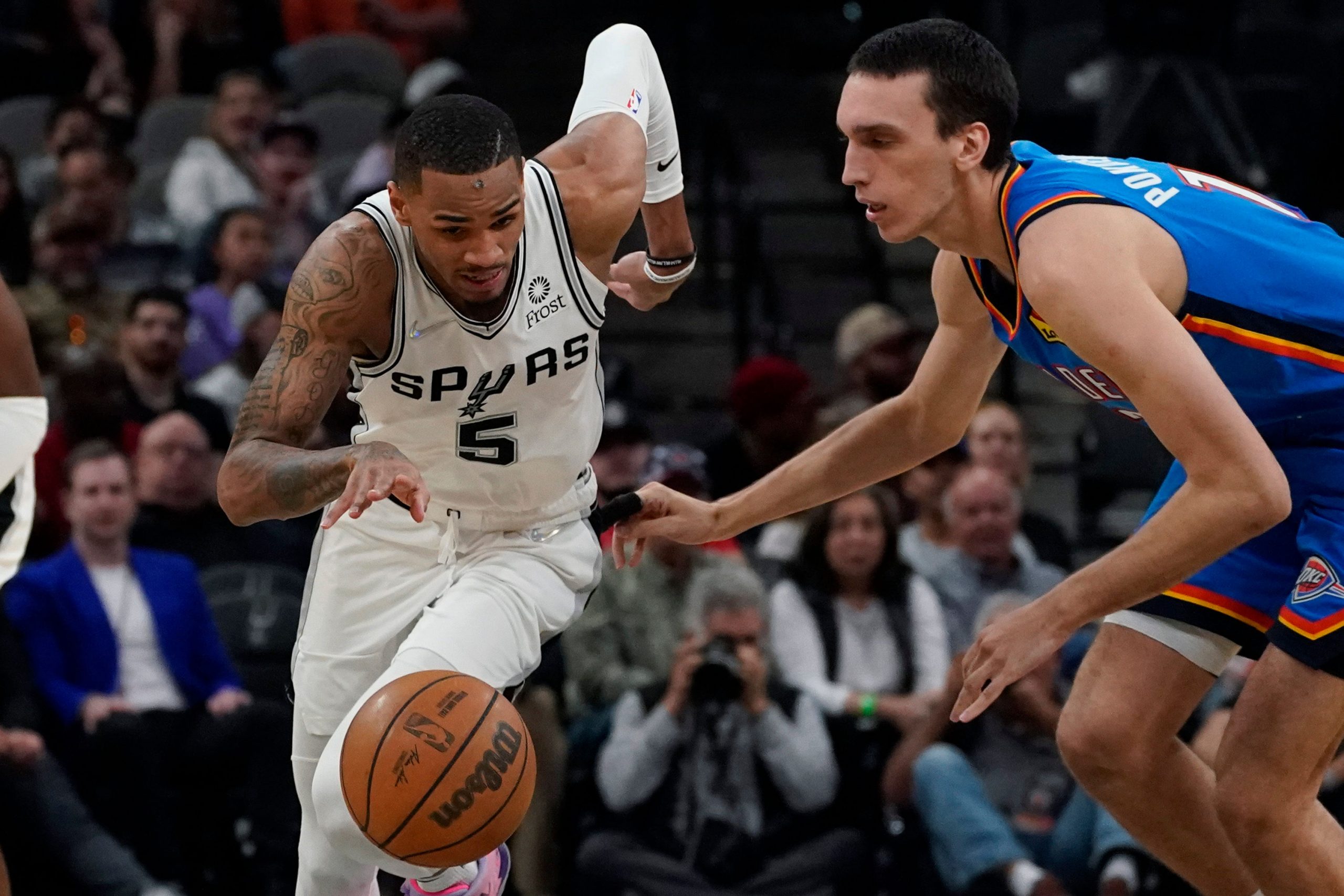 NBA: San Antonio Spurs fend off Oklahoma City Thunder 122-120 to end 2-game slide