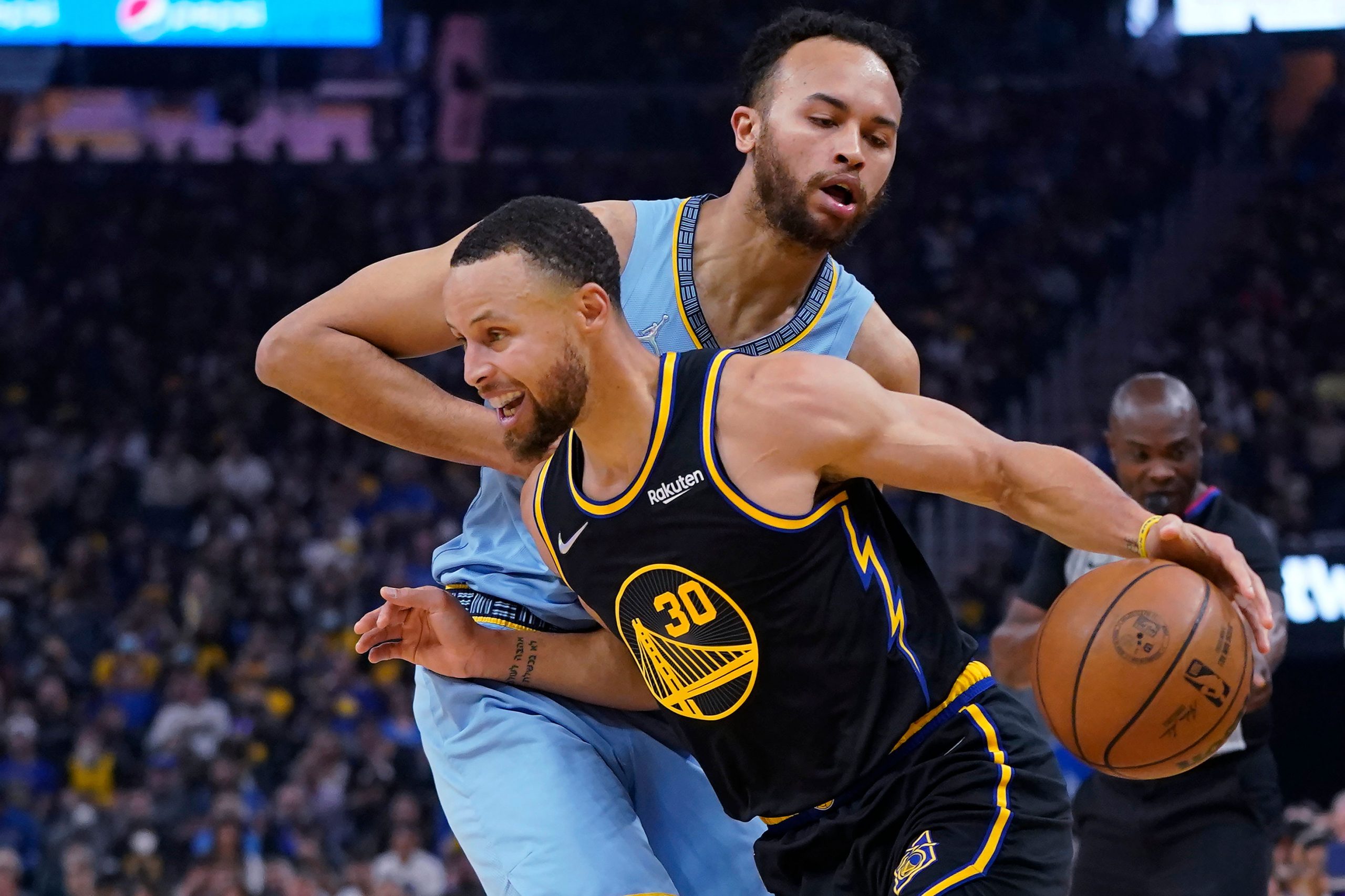 NBA: Stephen Curry, Klay Thompson lead Warriors past Morant, Grizzlies 142-112