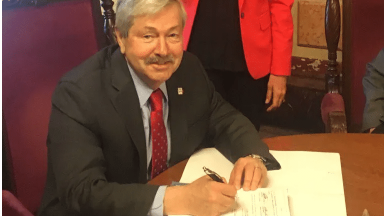 US Ambassador to China Terry Branstad steps down amid tensions with Beijing