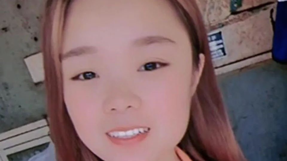 Chinese influencer Xiao Qiumei falls 160ft to death while recording video